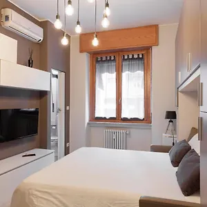 The Studio - Centrale Via Zuretti Italie