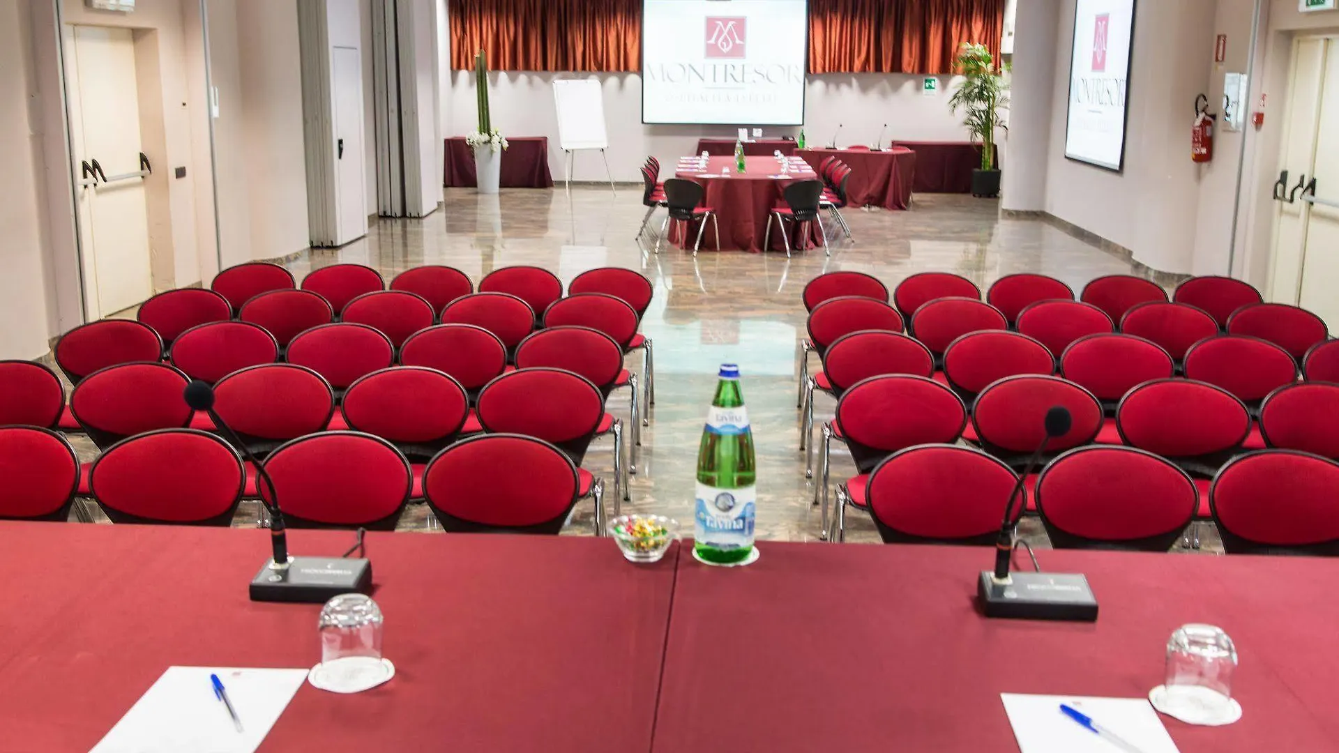 בוסולנגו Montresor Hotel Tower 4*,
